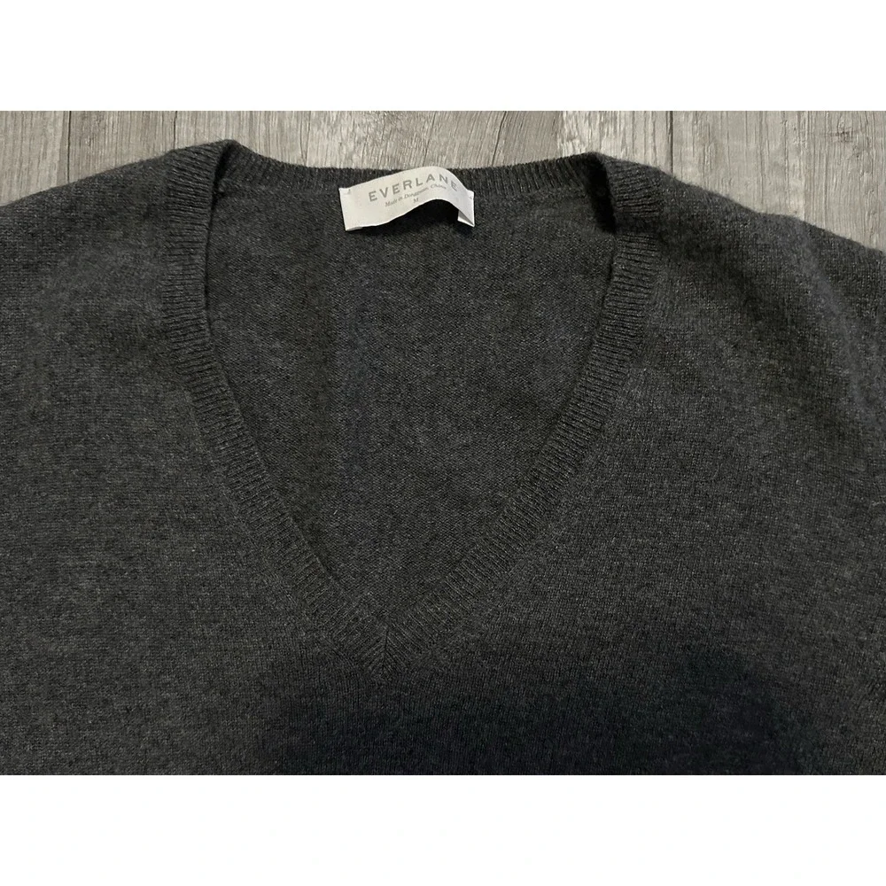Everlane 100% Cashmere Grey V-Neck Sweater Women's‎ Medium